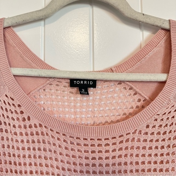 Torrid plus netted knit short sleeve scoop neck dusty rose pink blouse size 2X - Picture 2 of 9